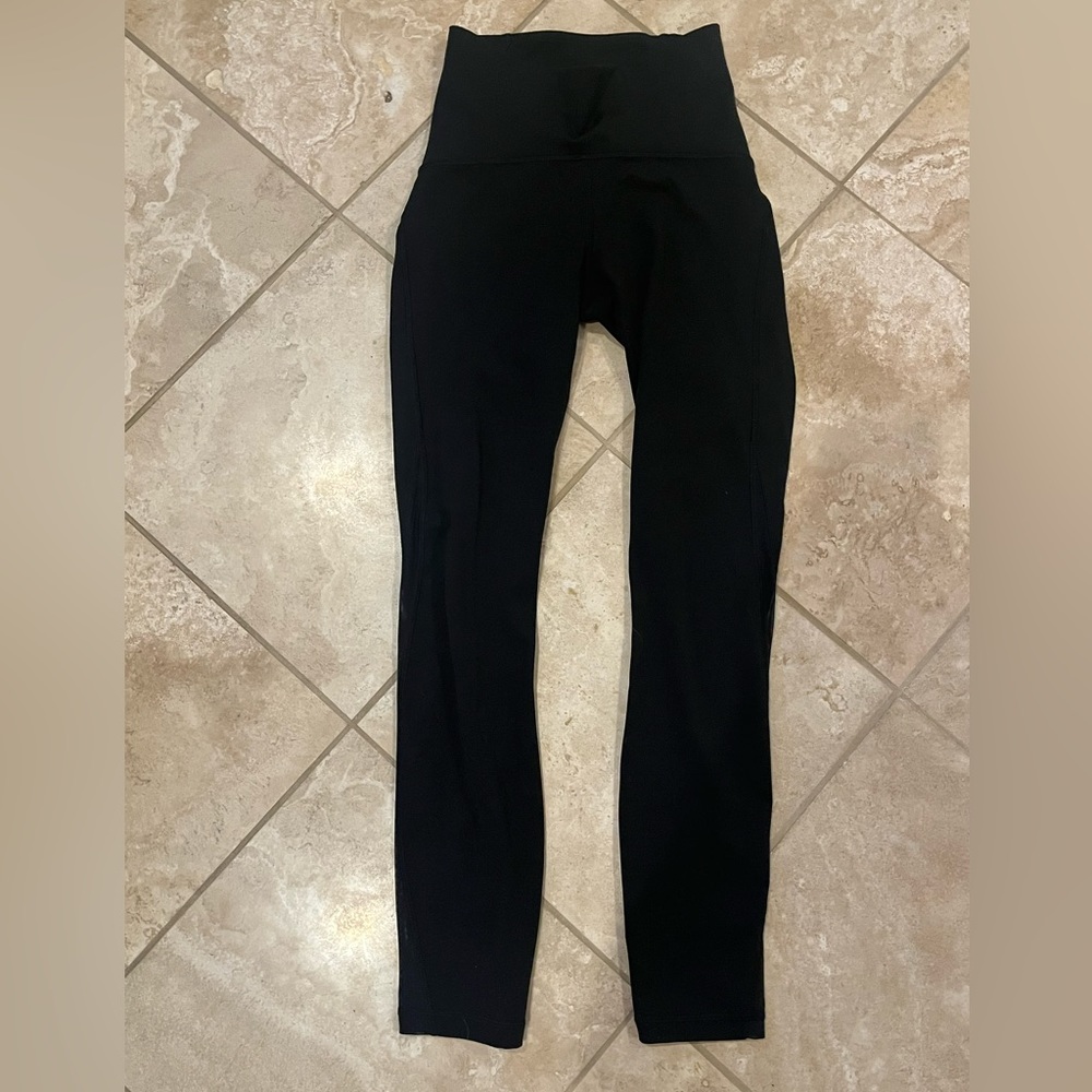 Lululemon leggings w/mesh coming up the side